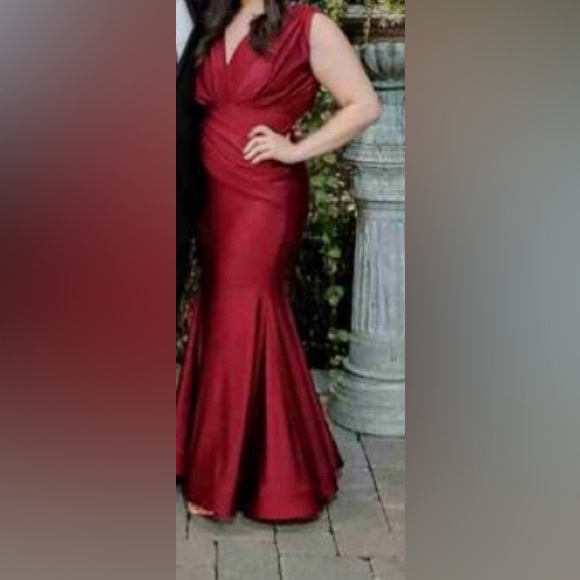 Jessica Angel Formal Dress; Size L; Cardinal; ONLY WORN ONCE - Picture 4 of 8